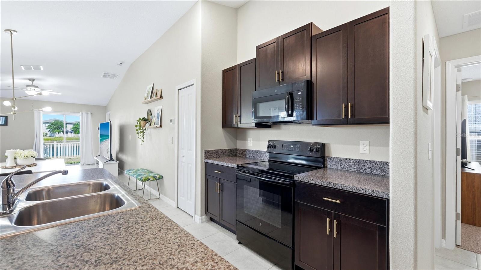 15455 BROAD BRUSH DR, SUN CITY CENTER, FL, 33573
