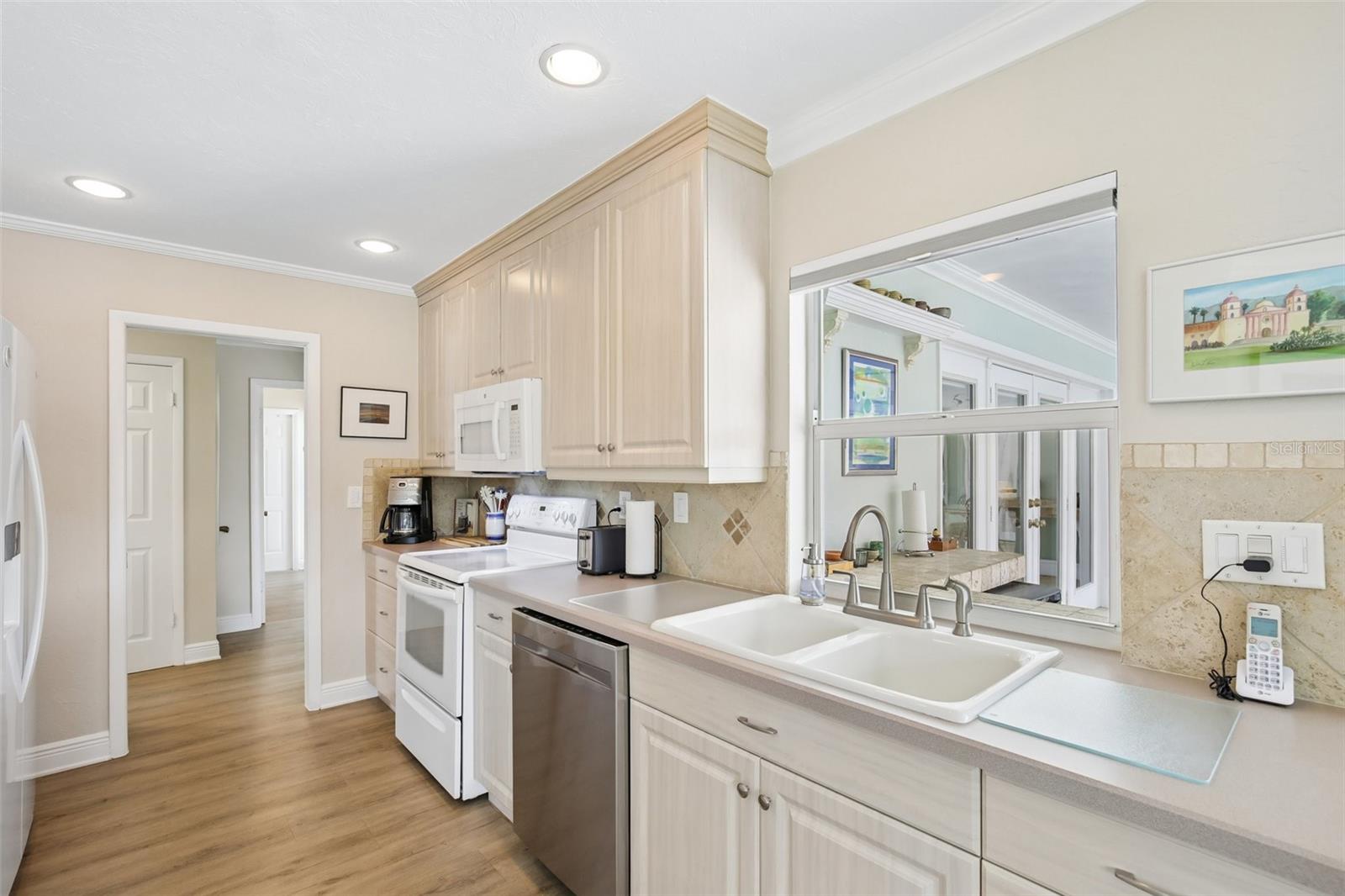 530 MAGELLAN DR, SARASOTA, FL, 34243