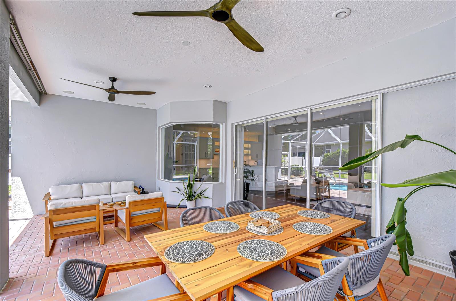 2228 VALRICO FOREST DR, VALRICO, FL, 33594