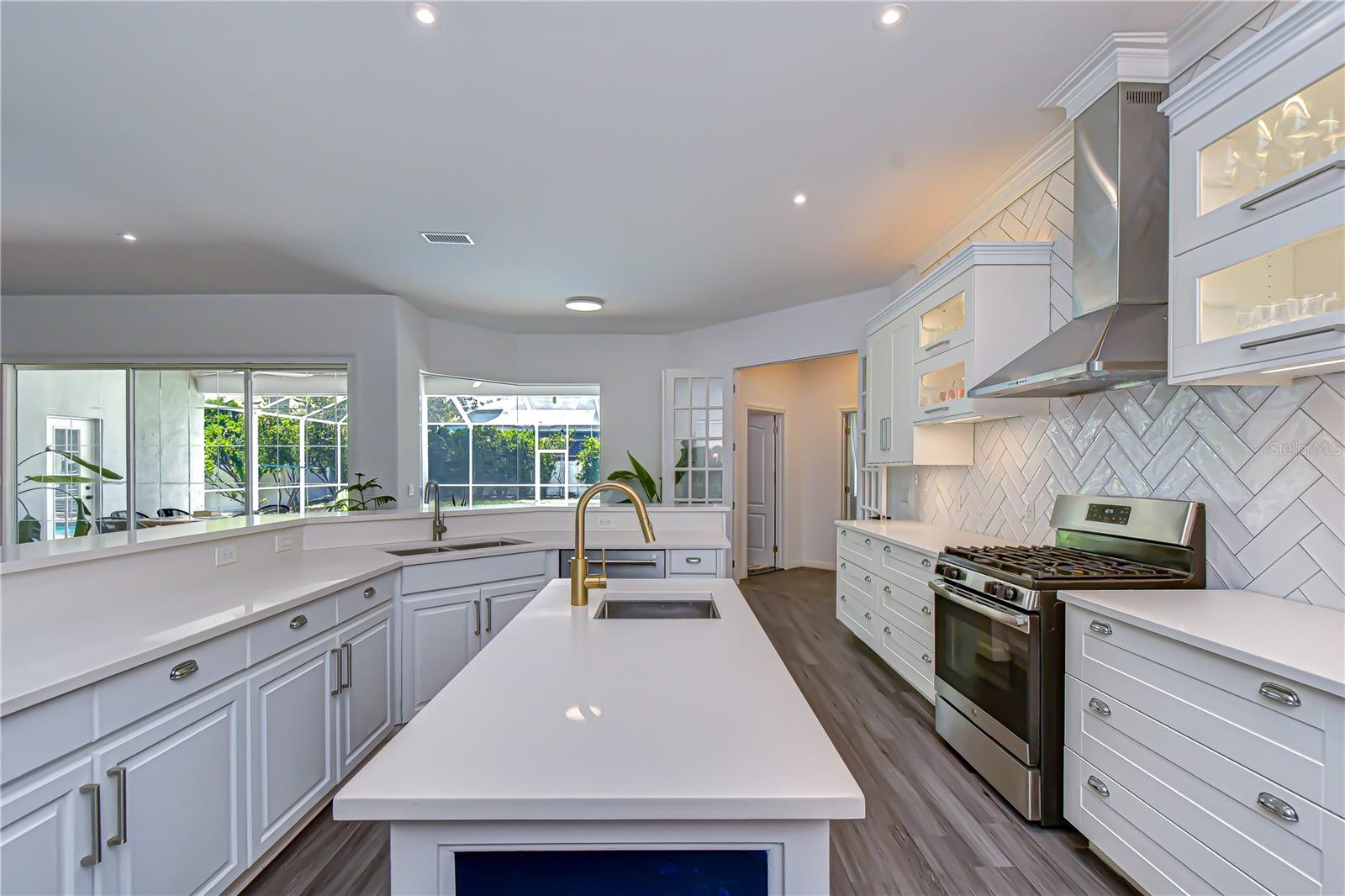 2228 VALRICO FOREST DR, VALRICO, FL, 33594