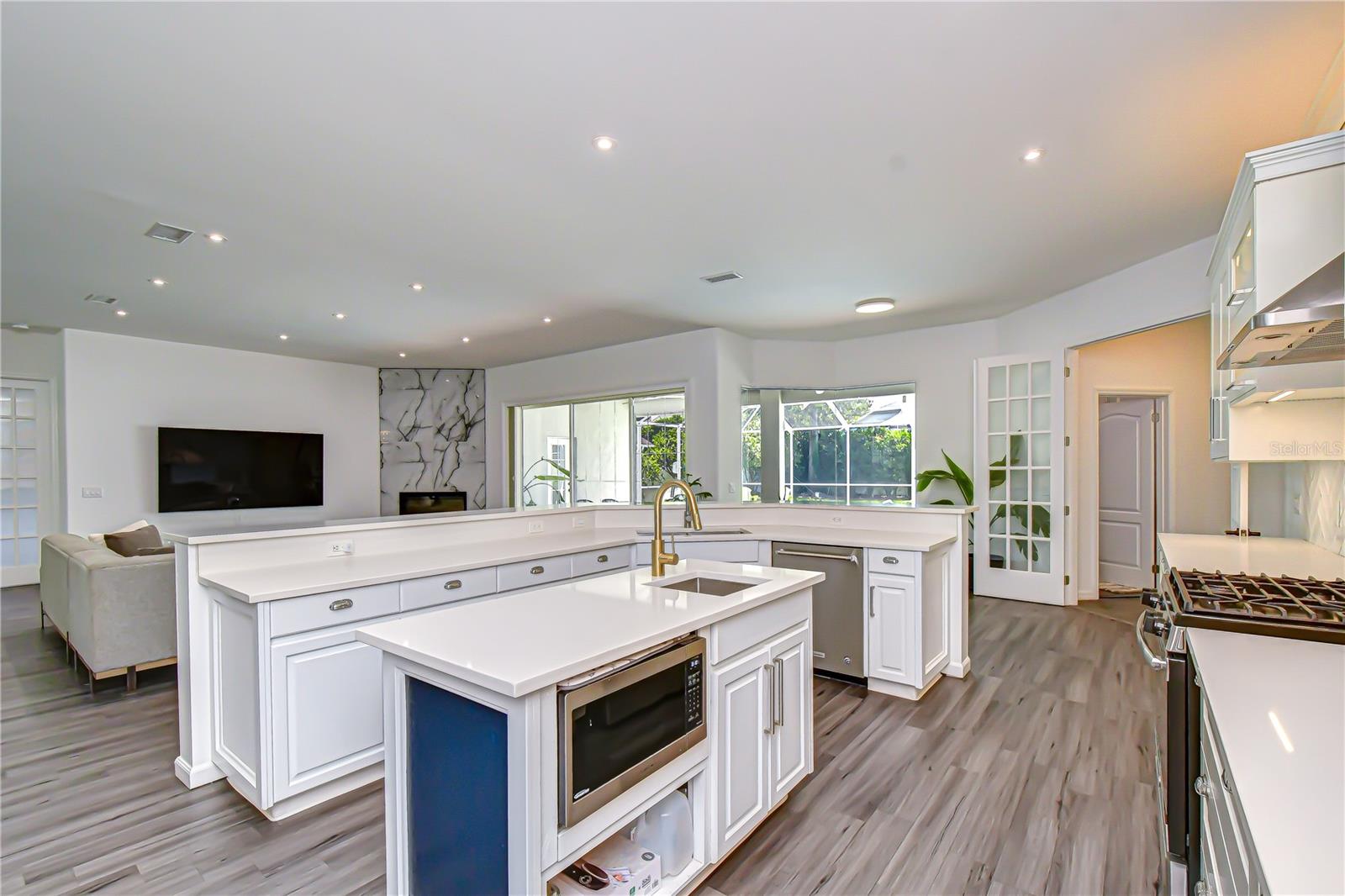 2228 VALRICO FOREST DR, VALRICO, FL, 33594
