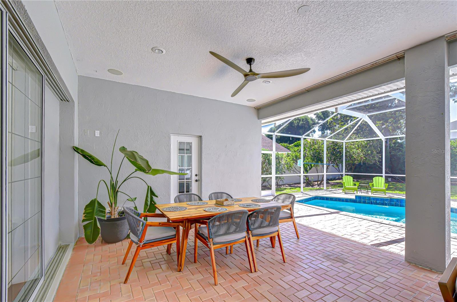2228 VALRICO FOREST DR, VALRICO, FL, 33594