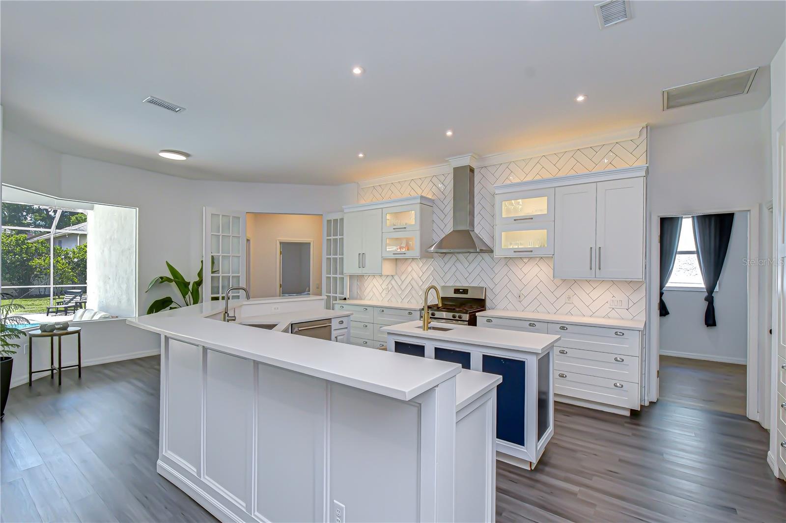 2228 VALRICO FOREST DR, VALRICO, FL, 33594