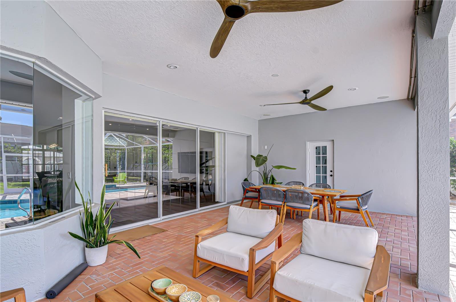 2228 VALRICO FOREST DR, VALRICO, FL, 33594