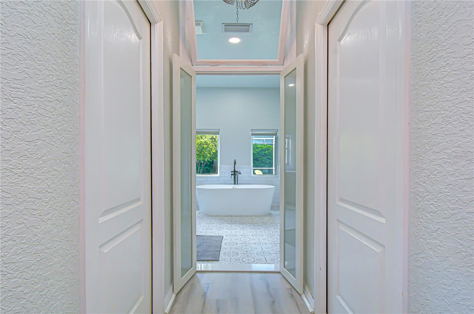 2228 VALRICO FOREST DR, VALRICO, FL, 33594