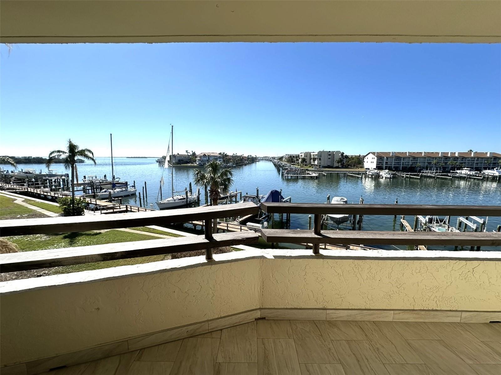 126 1ST ST E #209, TIERRA VERDE, FL, 33715
