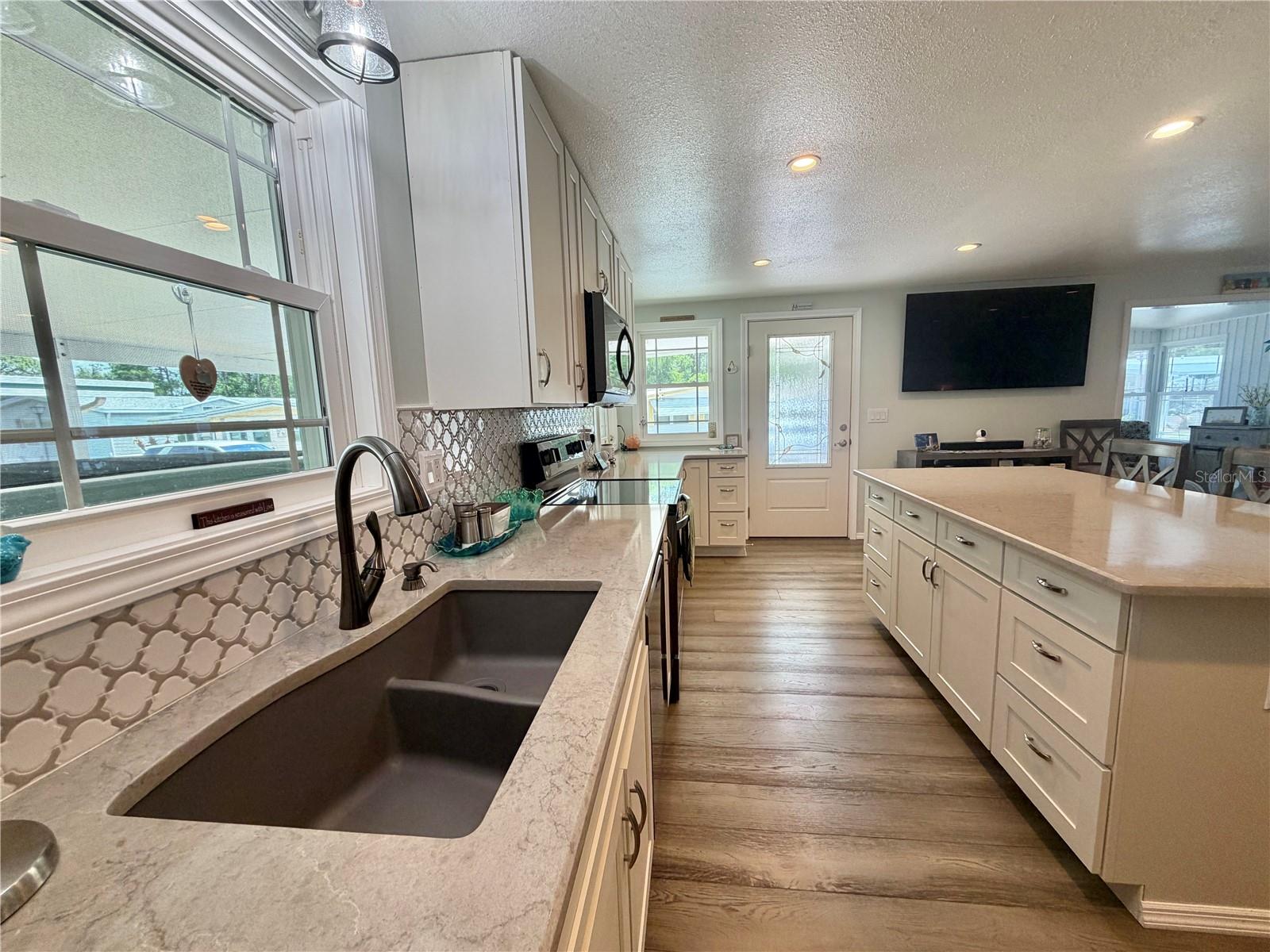 121 TAMARISK WAY, LEESBURG, FL, 34748