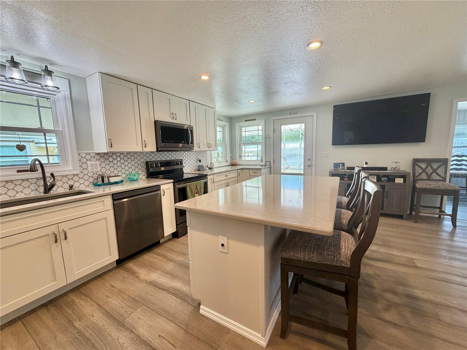 121 TAMARISK WAY, LEESBURG, FL, 34748