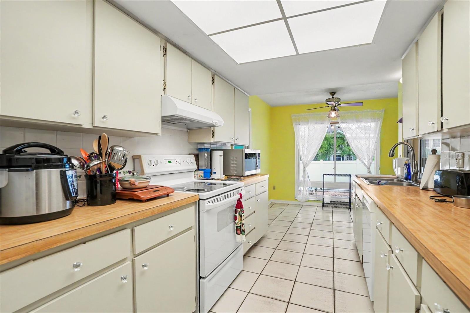 1703 NEW BEDFORD DR, SUN CITY CENTER, FL, 33573