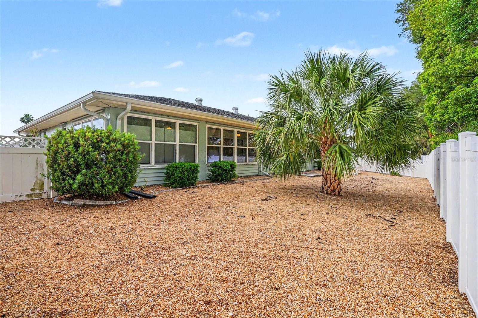 1703 NEW BEDFORD DR, SUN CITY CENTER, FL, 33573