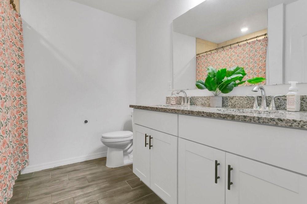 2042 1ST AVE, DELAND, FL, 32724