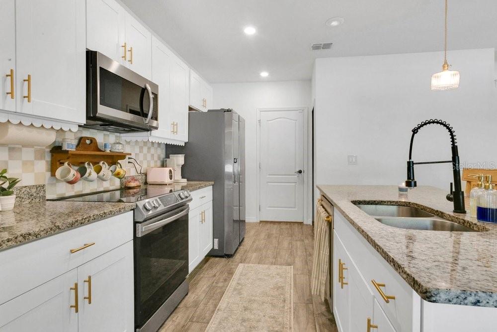 2042 1ST AVE, DELAND, FL, 32724