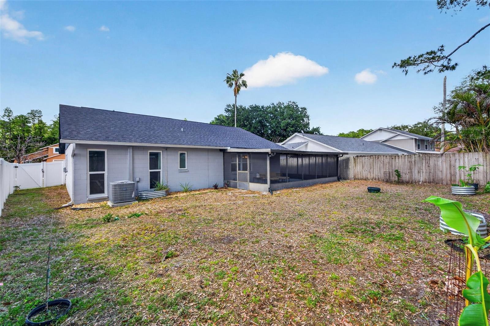 2705 LAKEVILLE DR, TAMPA, FL, 33618
