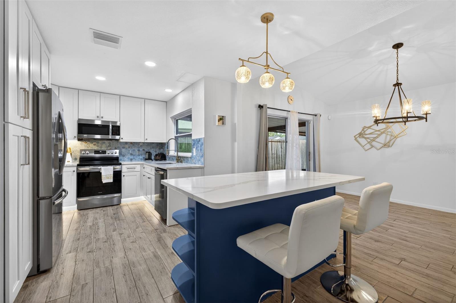 2705 LAKEVILLE DR, TAMPA, FL, 33618