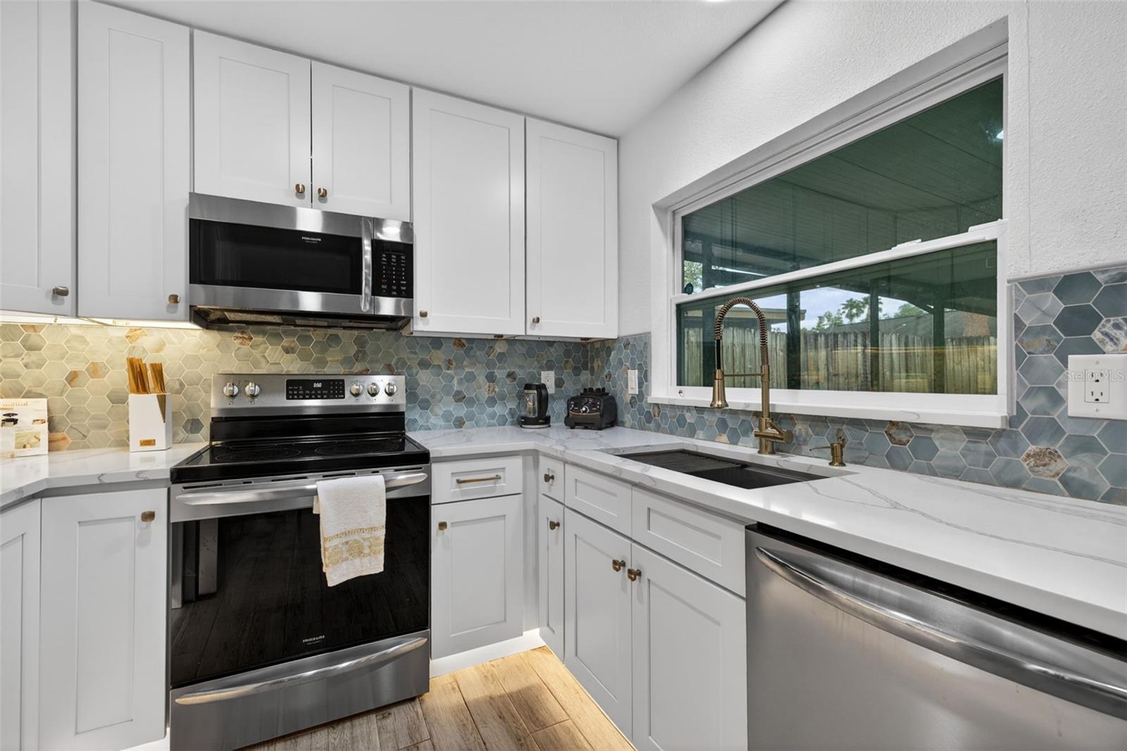2705 LAKEVILLE DR, TAMPA, FL, 33618