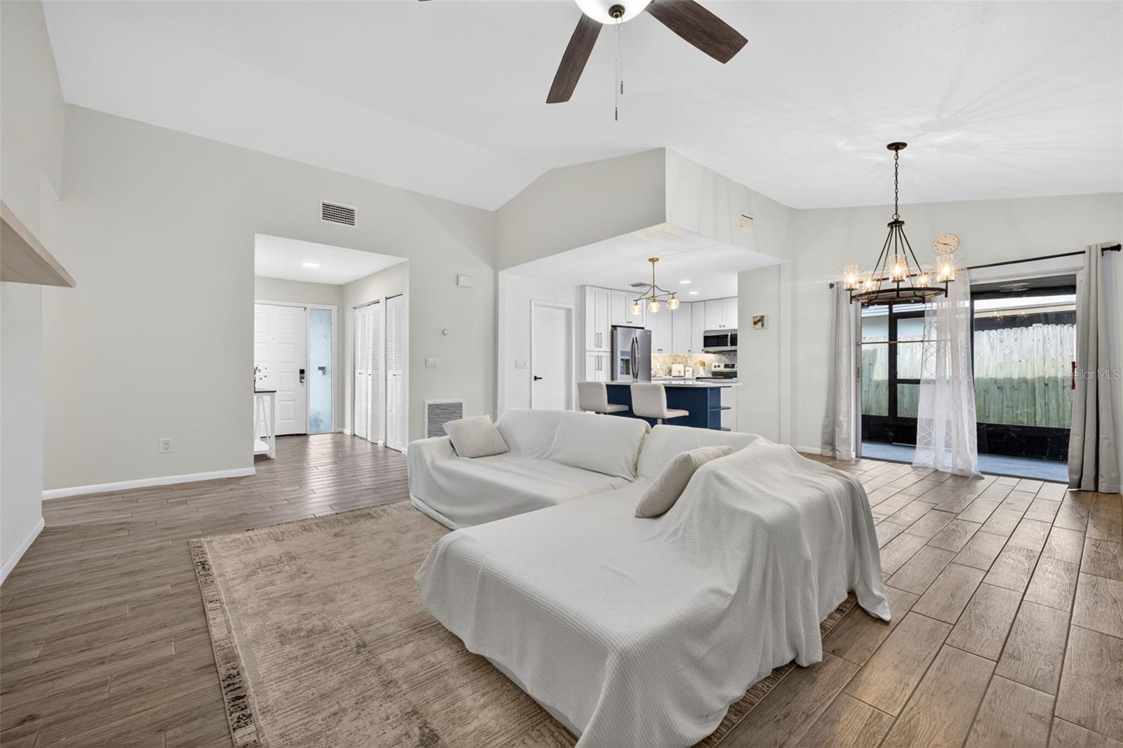 2705 LAKEVILLE DR, TAMPA, FL, 33618