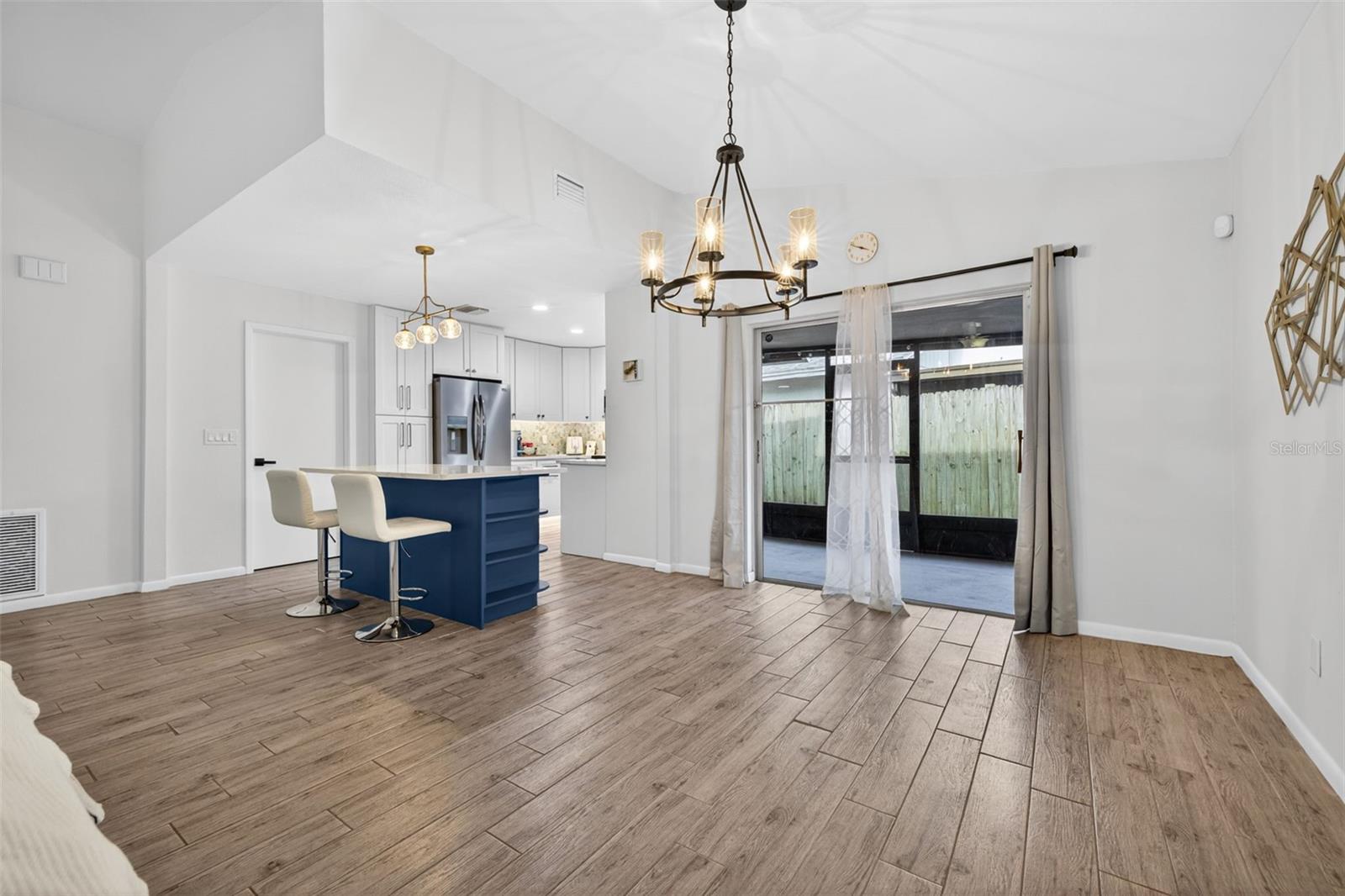 2705 LAKEVILLE DR, TAMPA, FL, 33618