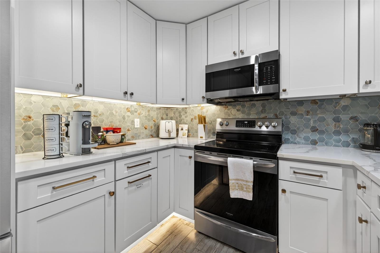 2705 LAKEVILLE DR, TAMPA, FL, 33618