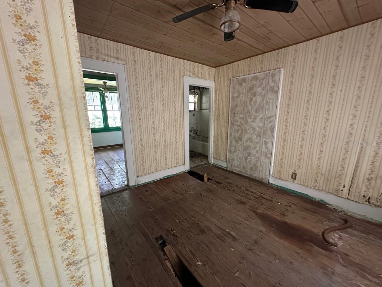 2026 SEMINOLE BLVD S, ST PETERSBURG, FL, 33705
