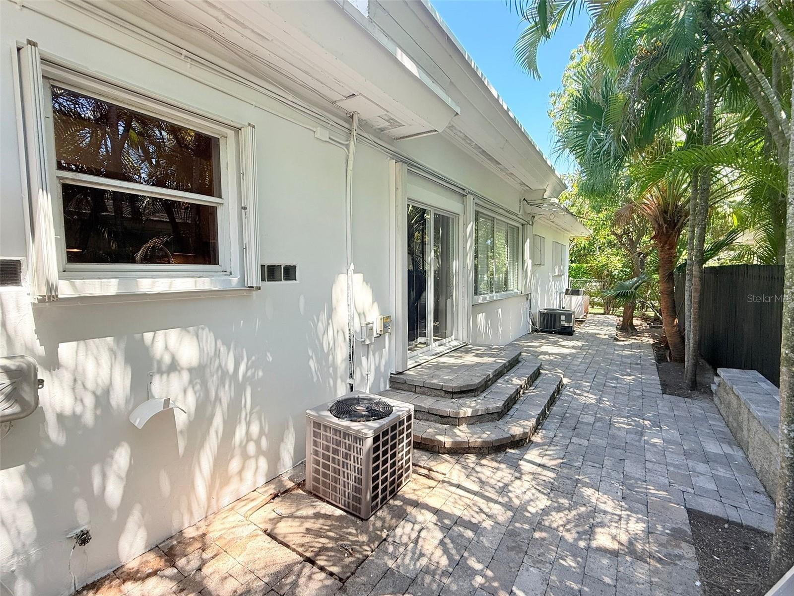 2300 SW 24 ST, MIAMI, FL, 33145