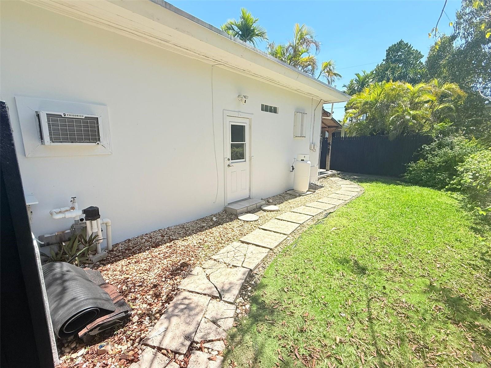 2300 SW 24 ST, MIAMI, FL, 33145