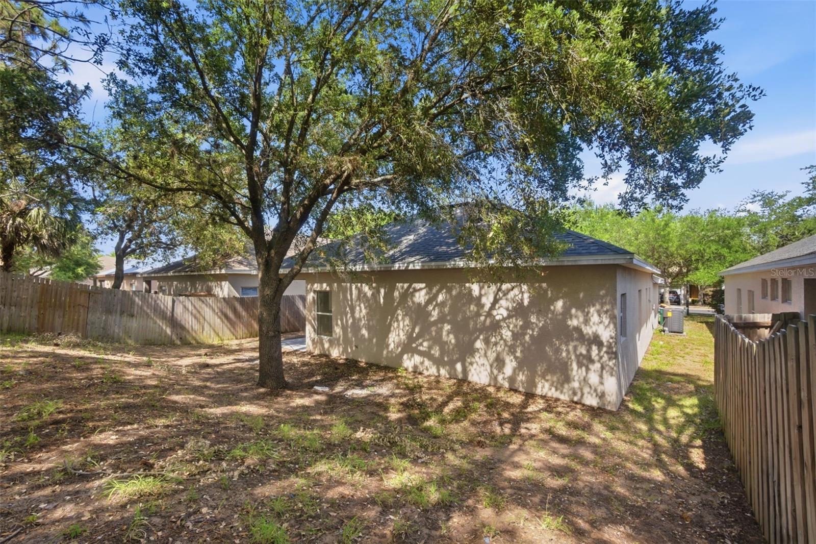 1212 LONGVILLE CIR, TAVARES, FL, 32778
