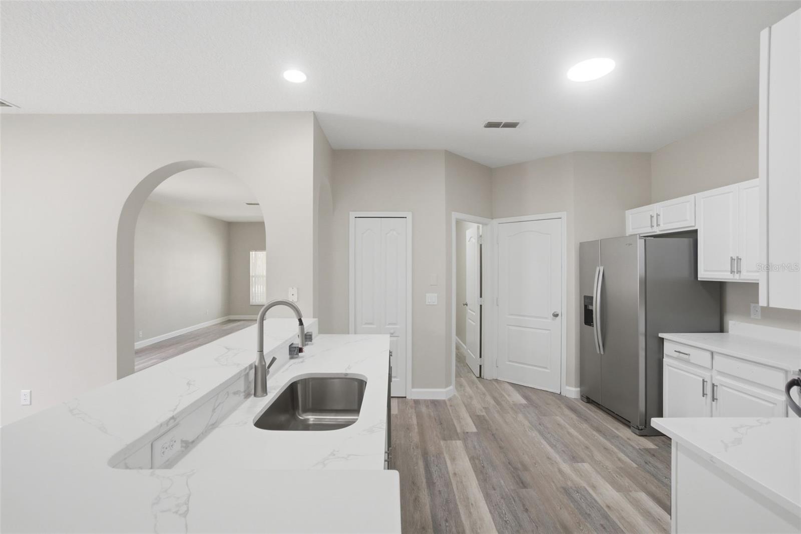 1212 LONGVILLE CIR, TAVARES, FL, 32778