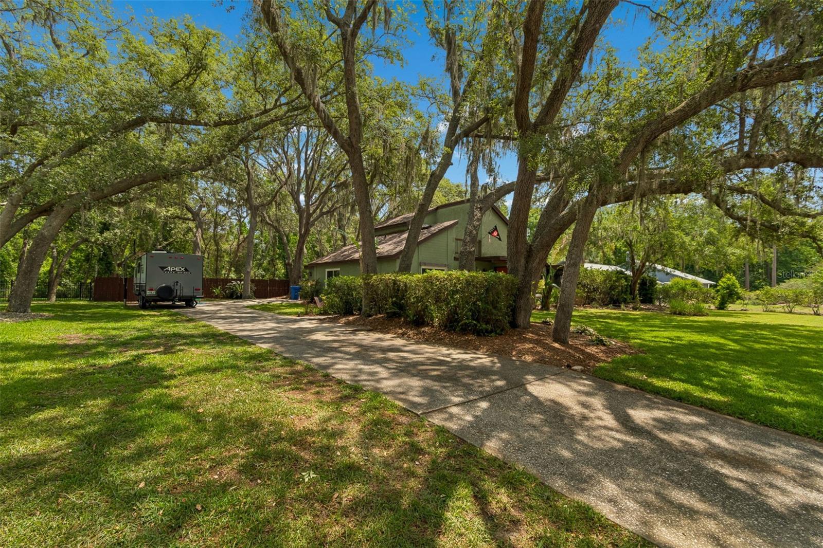 2525 VICTARRA CIR, LUTZ, FL, 33559