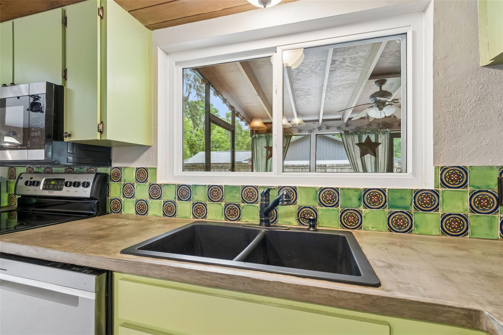 2525 VICTARRA CIR, LUTZ, FL, 33559