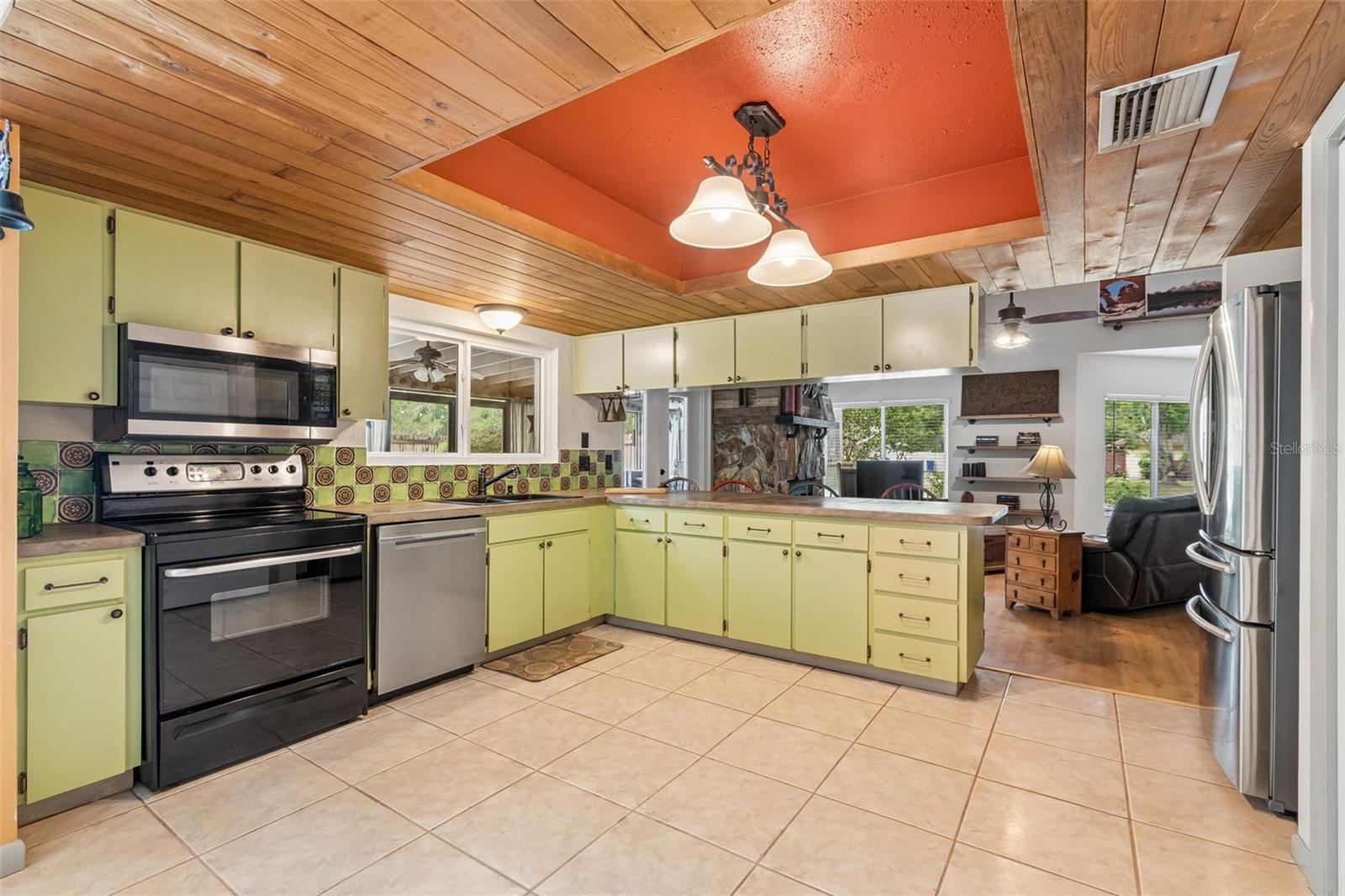2525 VICTARRA CIR, LUTZ, FL, 33559