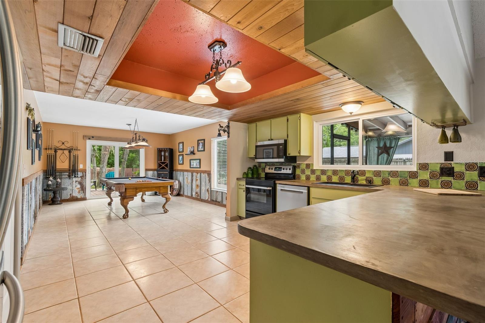 2525 VICTARRA CIR, LUTZ, FL, 33559