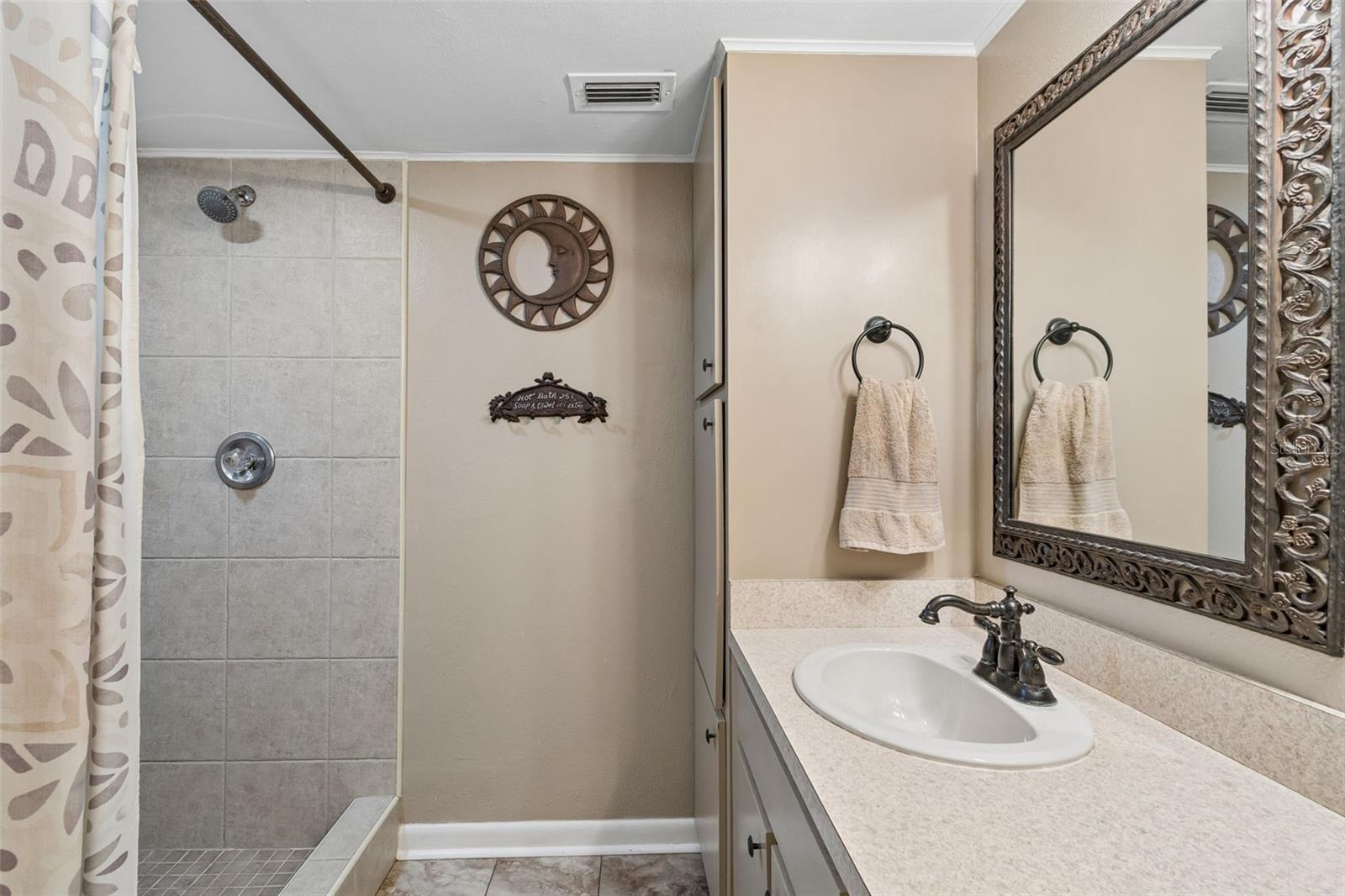 2525 VICTARRA CIR, LUTZ, FL, 33559