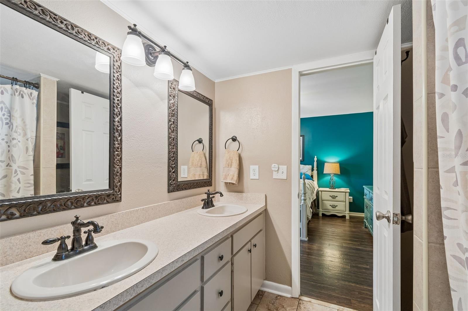 2525 VICTARRA CIR, LUTZ, FL, 33559