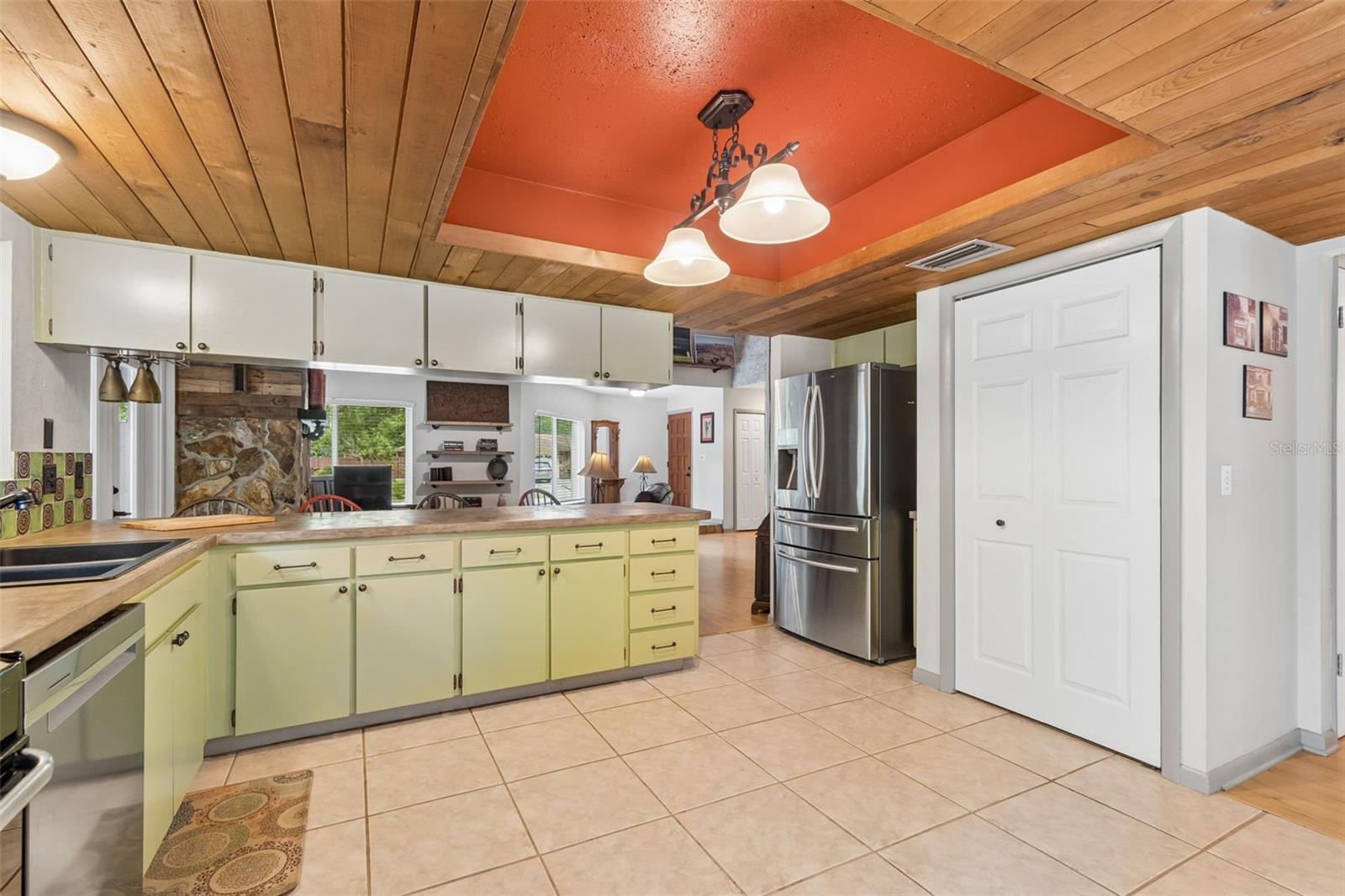 2525 VICTARRA CIR, LUTZ, FL, 33559