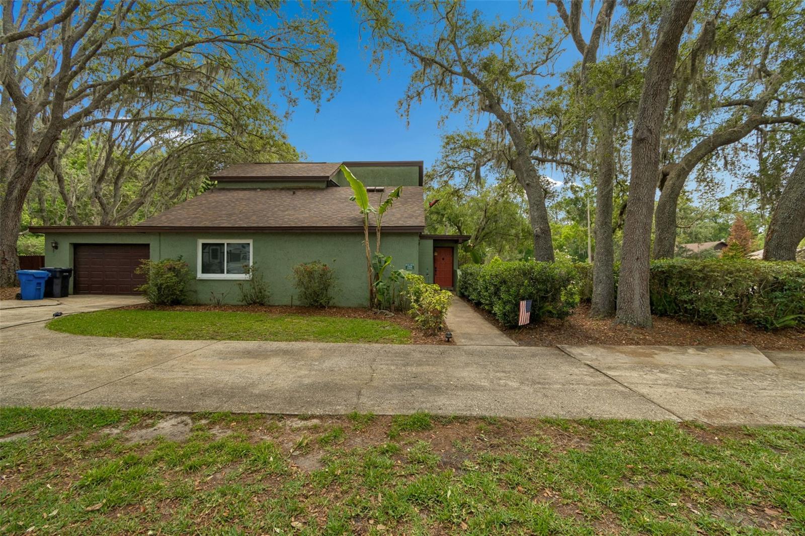 2525 VICTARRA CIR, LUTZ, FL, 33559