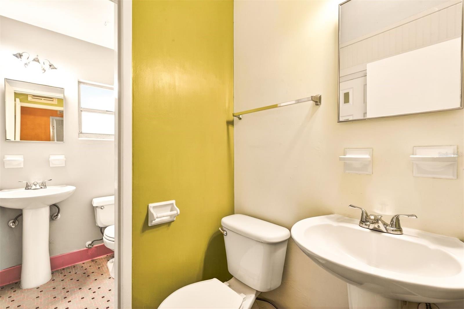 1302 NE 14TH TERRACE, GAINESVILLE, FL, 32601