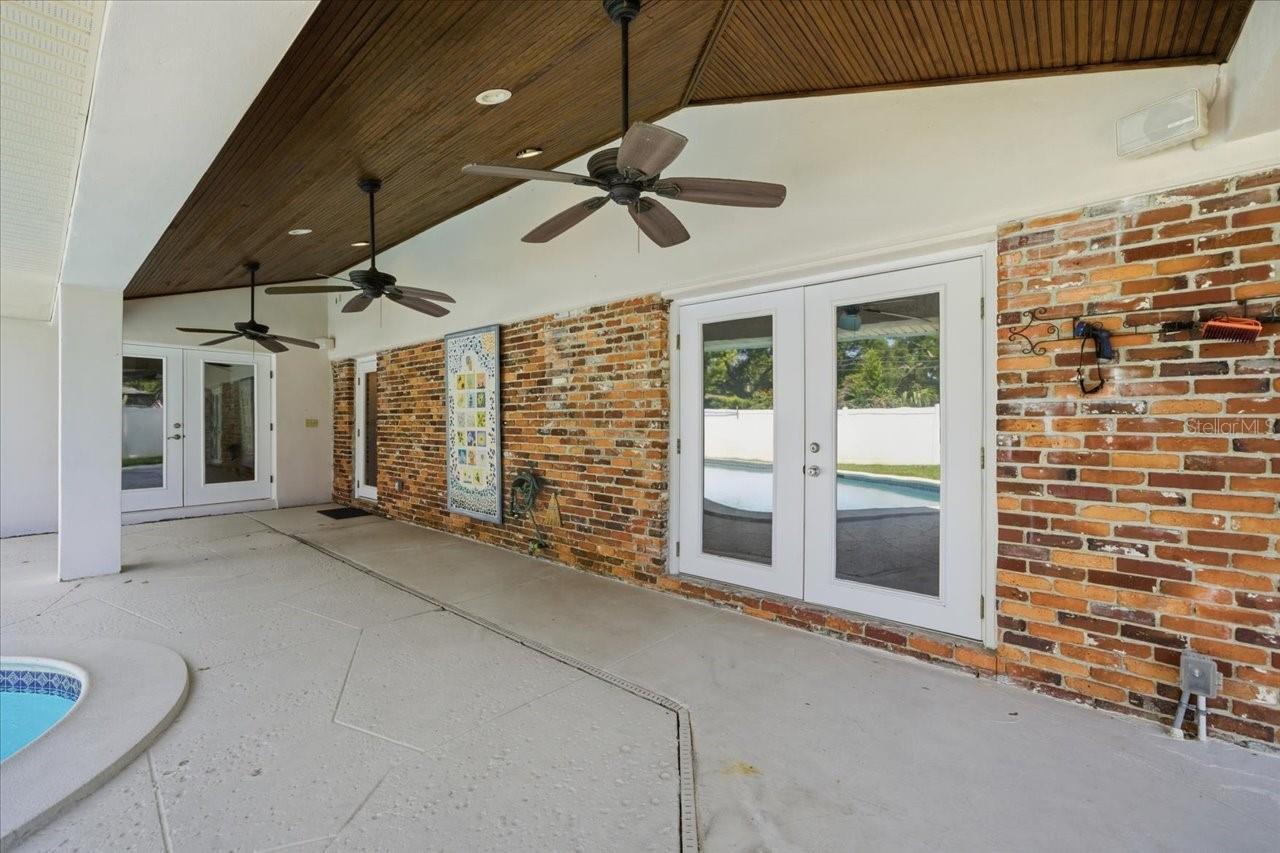 3042 SAMARA DR, TAMPA, FL, 33618