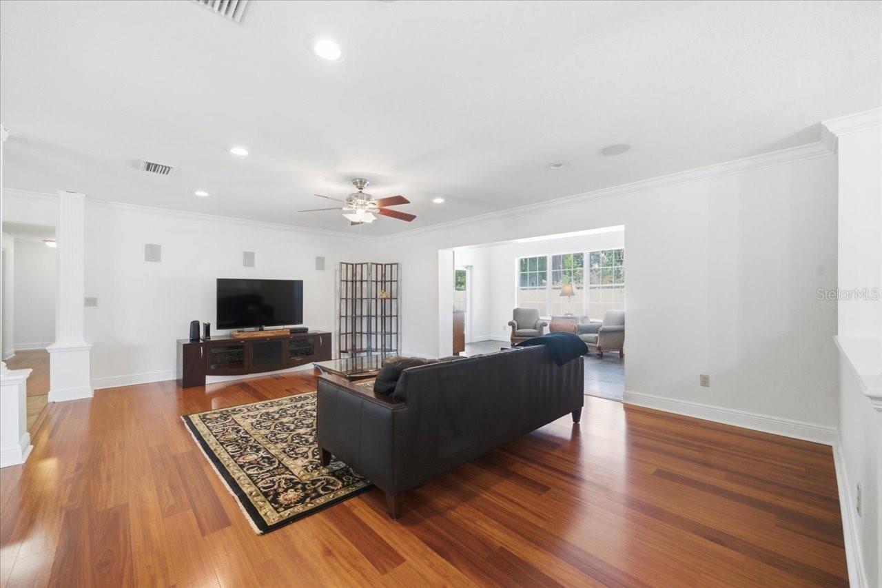 3042 SAMARA DR, TAMPA, FL, 33618