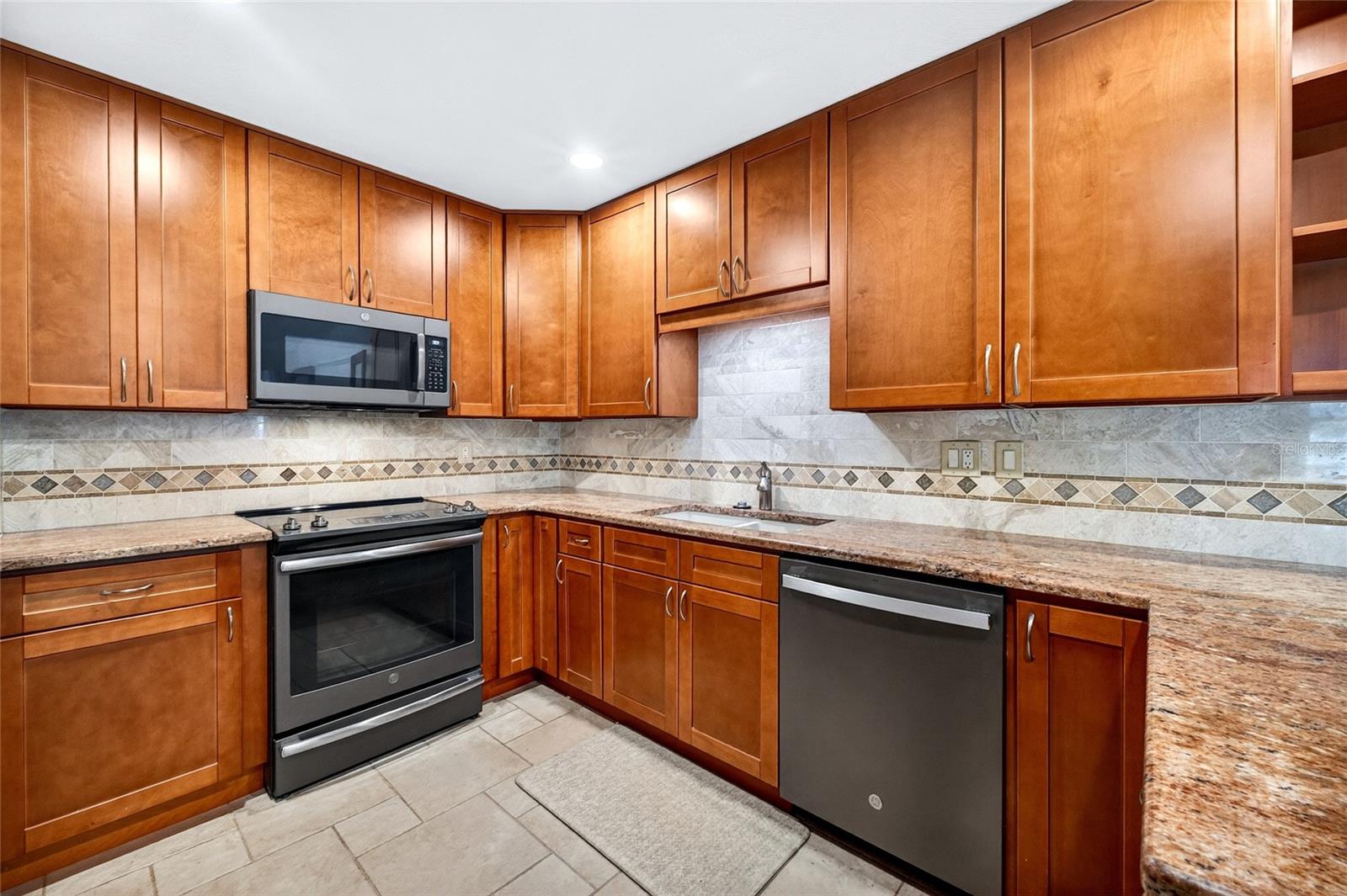 6074 28TH AVE N, ST PETERSBURG, FL, 33710