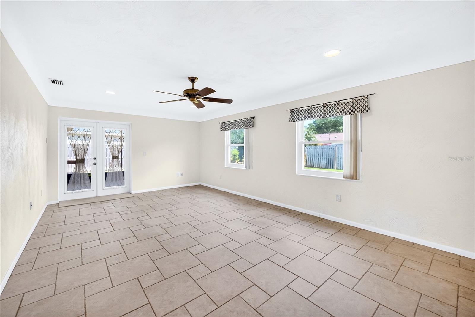 6074 28TH AVE N, ST PETERSBURG, FL, 33710