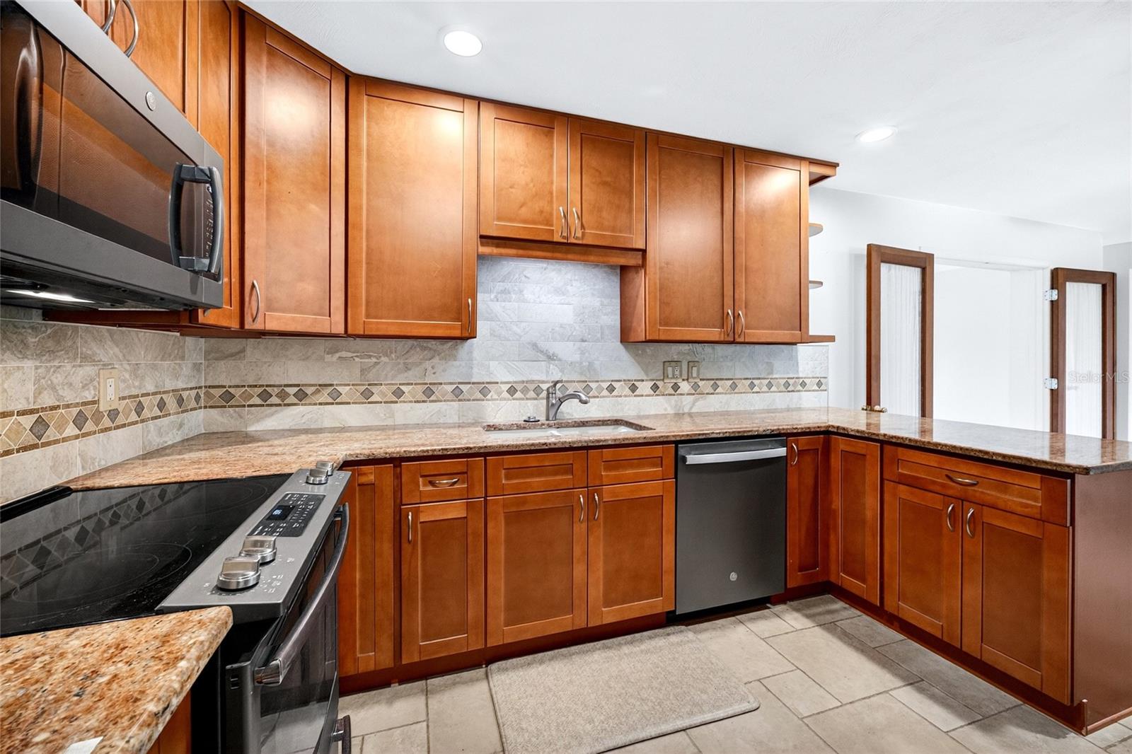 6074 28TH AVE N, ST PETERSBURG, FL, 33710