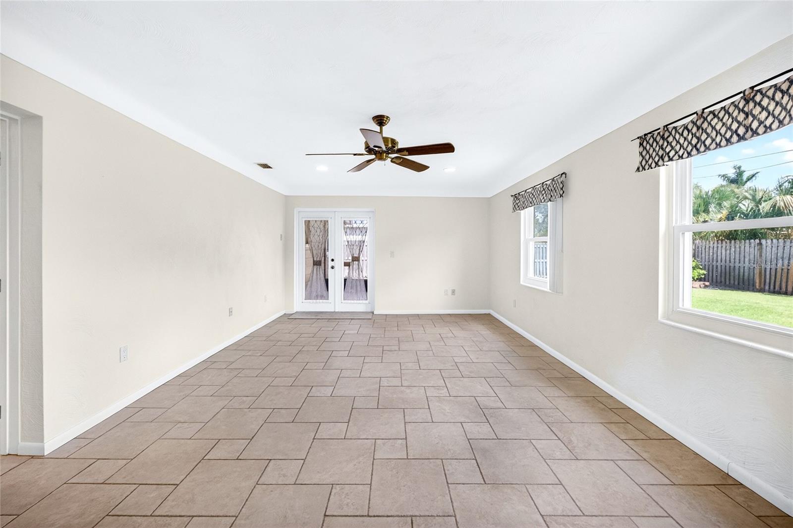 6074 28TH AVE N, ST PETERSBURG, FL, 33710