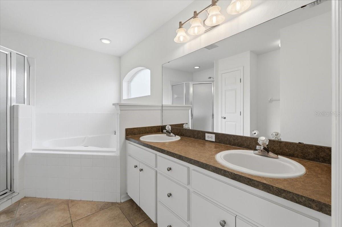 3221 MERLOT DR, LAKELAND, FL, 33811