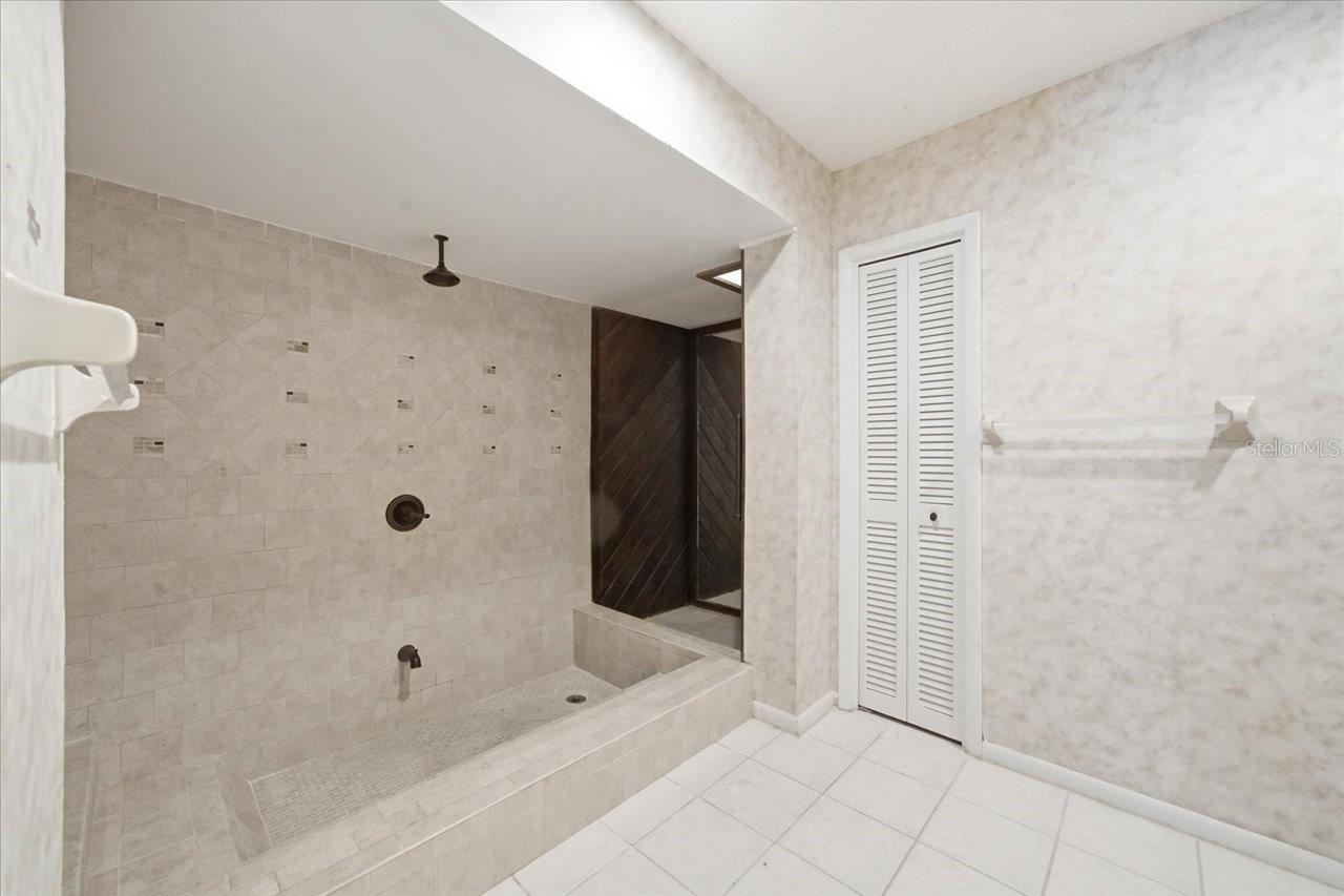 4326 MIDDLE LAKE DR, TAMPA, FL, 33624