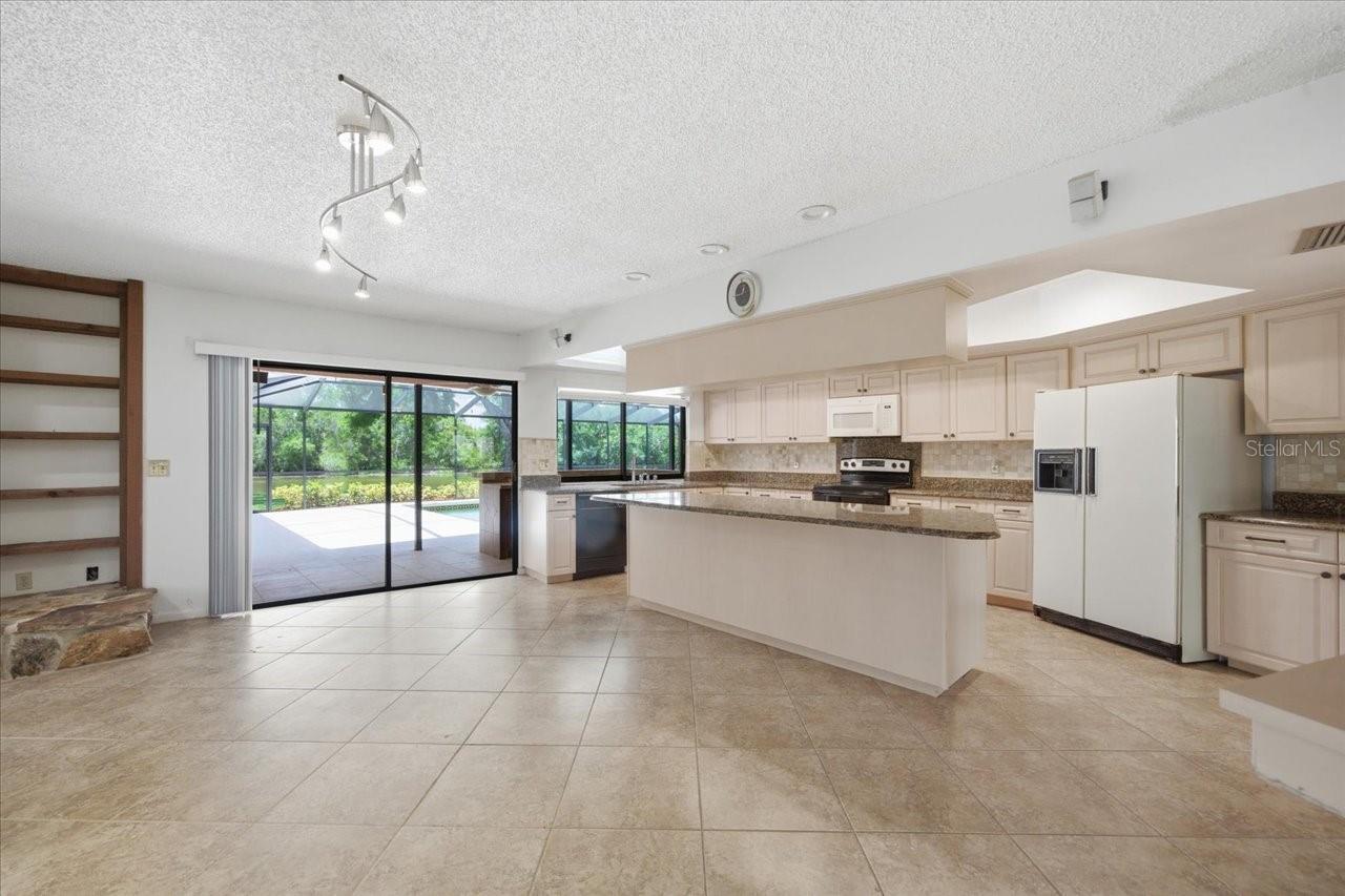 4326 MIDDLE LAKE DR, TAMPA, FL, 33624