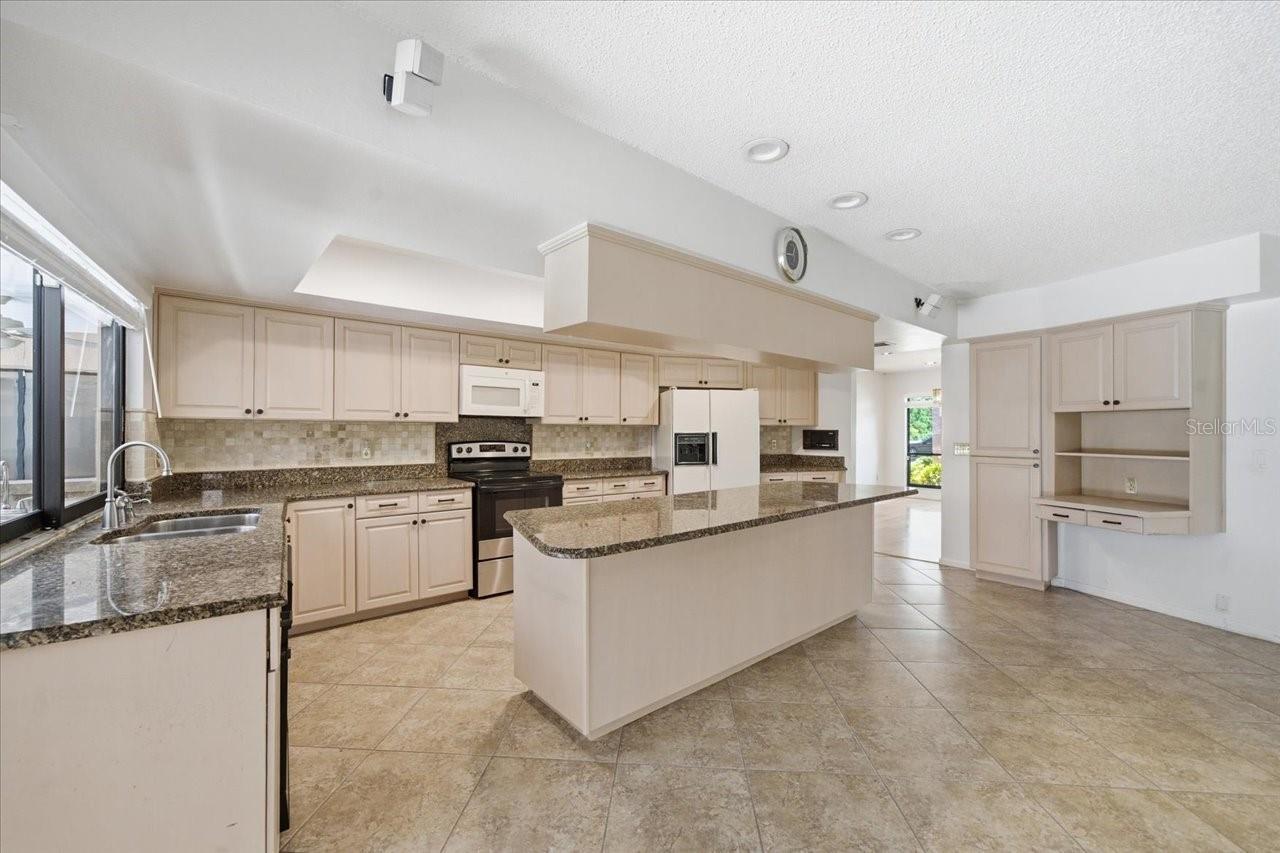 4326 MIDDLE LAKE DR, TAMPA, FL, 33624