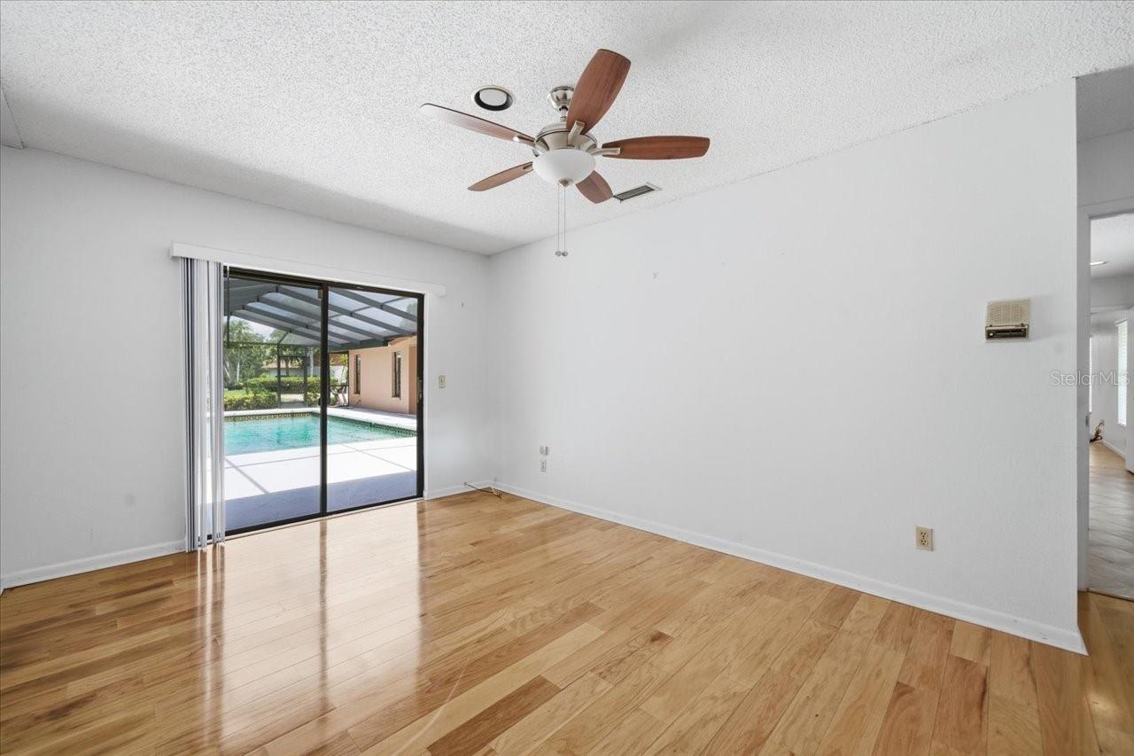 4326 MIDDLE LAKE DR, TAMPA, FL, 33624