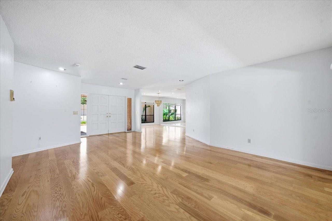 4326 MIDDLE LAKE DR, TAMPA, FL, 33624