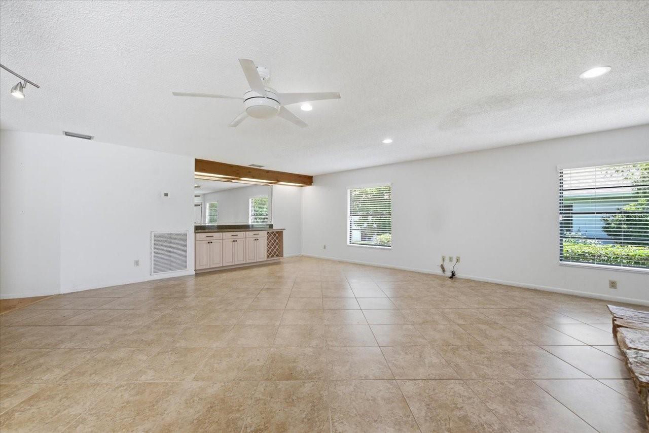 4326 MIDDLE LAKE DR, TAMPA, FL, 33624