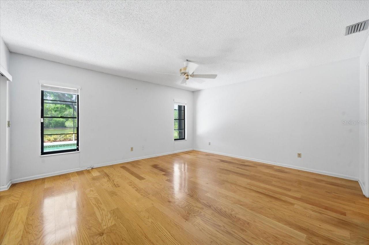 4326 MIDDLE LAKE DR, TAMPA, FL, 33624